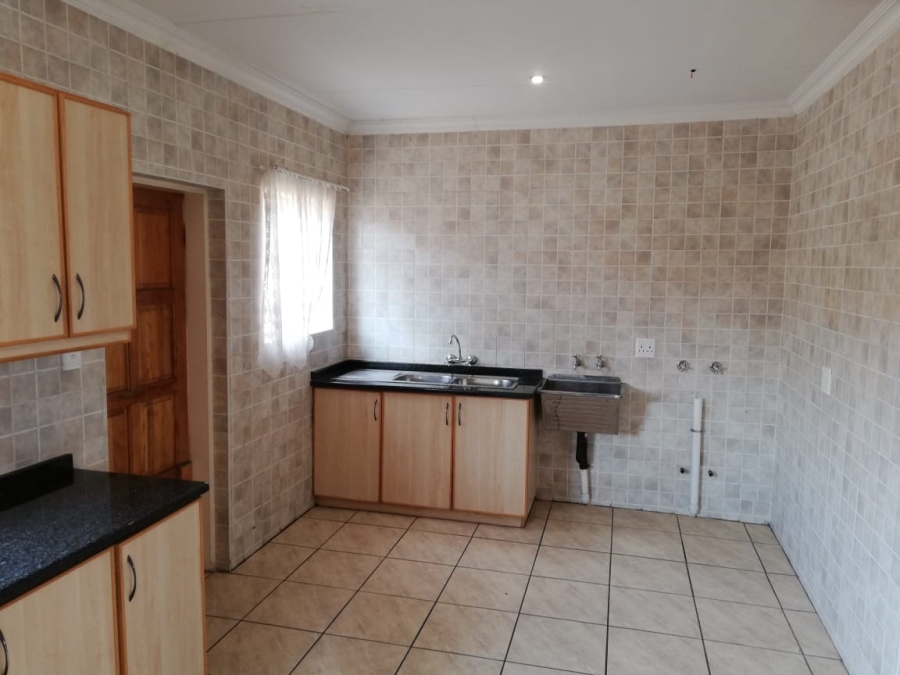 To Let 2 Bedroom Property for Rent in Meiringspark North West